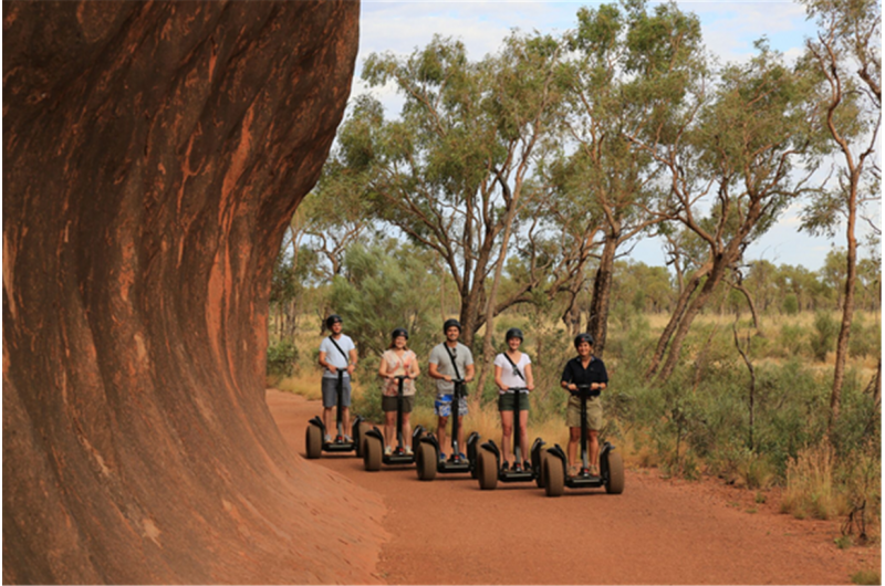 Segway平衡车环游乌鲁鲁